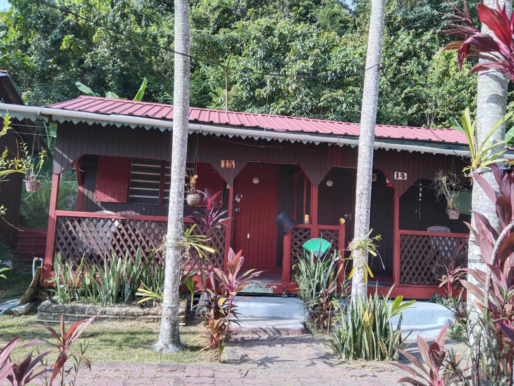 Отель Nazri Nipah Camp Pangkor Кампунг-Телук-Нипах Номер фото